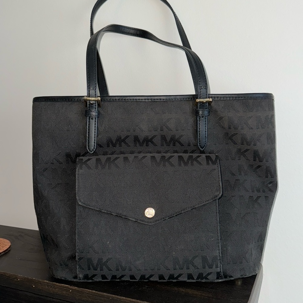 Michael Kors Purse- Large, EXCELLENT CONDITION